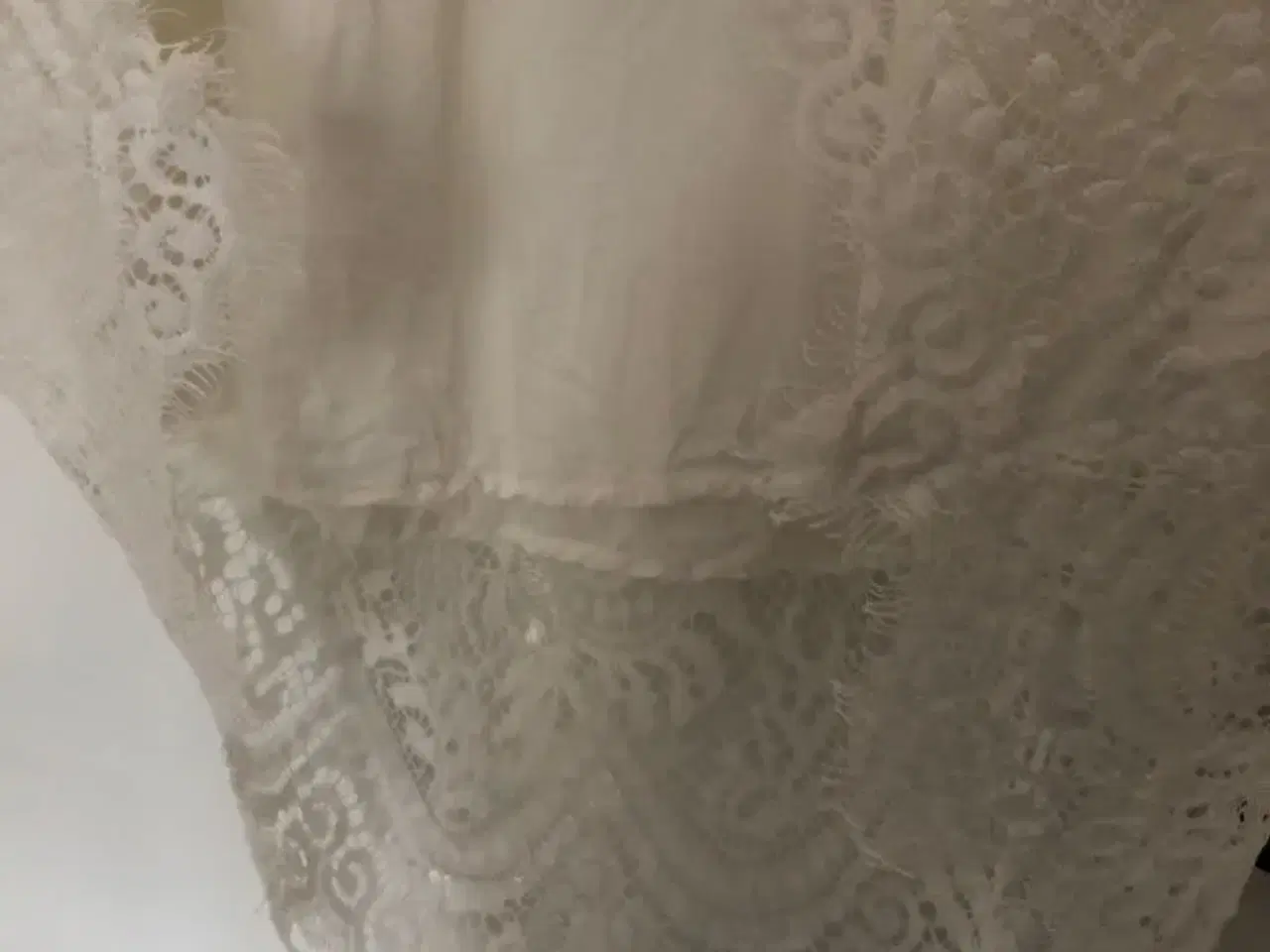 Billede 4 - Konfirmationskjole “White and more” kjole sælges