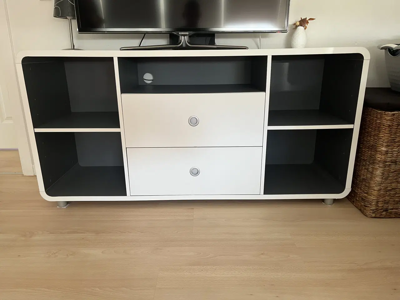 Billede 2 - TV bord - skænk