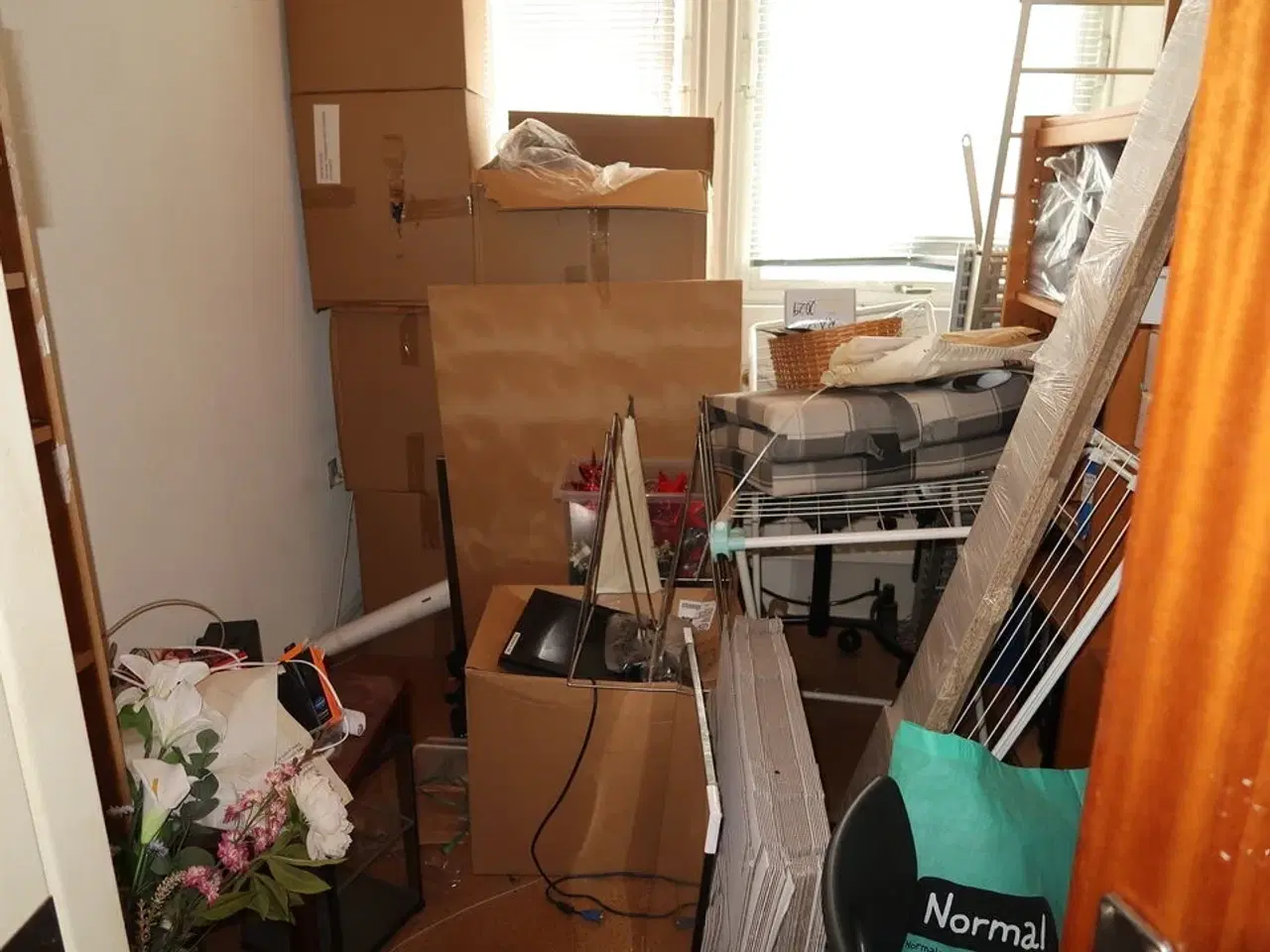 Billede 1 - Div. indhold i rum