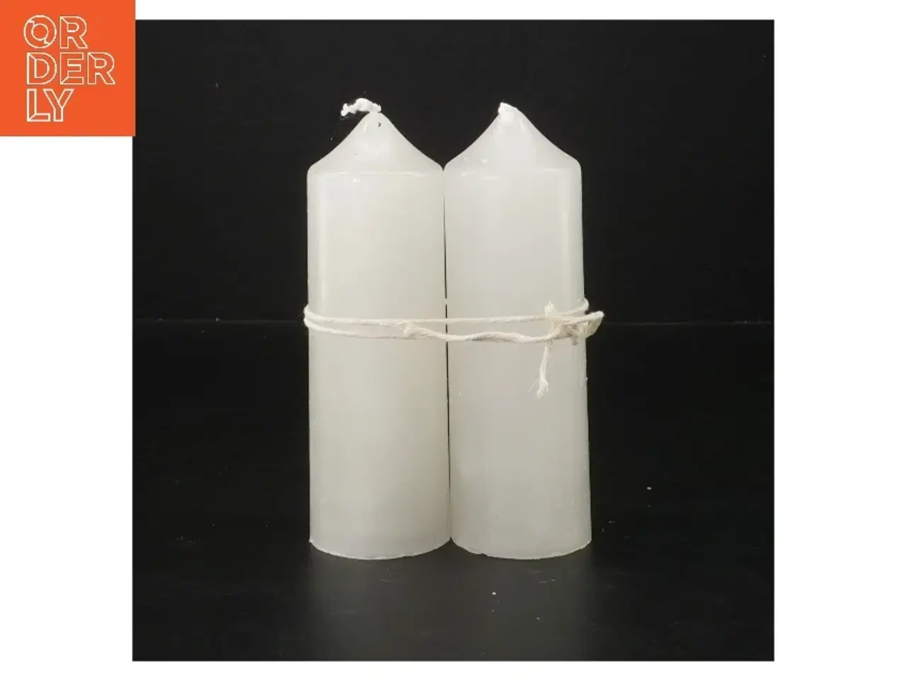 Billede 1 - To hvide stearinlys, 15 cm (str. 15 cm)