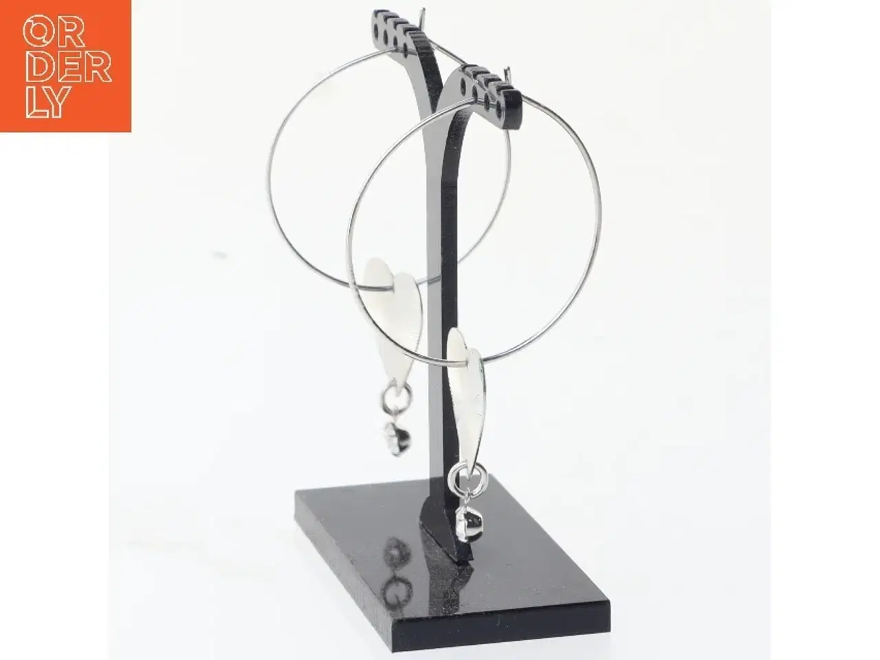 Billede 2 - Øreringe med hjerteformet vedhæng (str. Ø 3 cm)