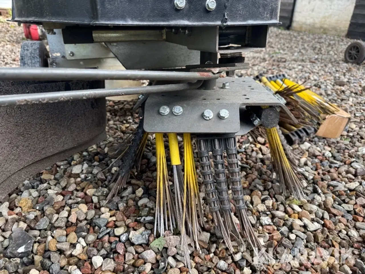 Billede 8 - Ukrudtsbørste Kwern Greenbuster Pro 3