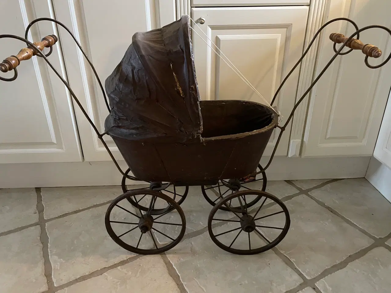 Billede 1 - Antik dukkevogn fra P.M.Knudsen Kbh. ca. 1890