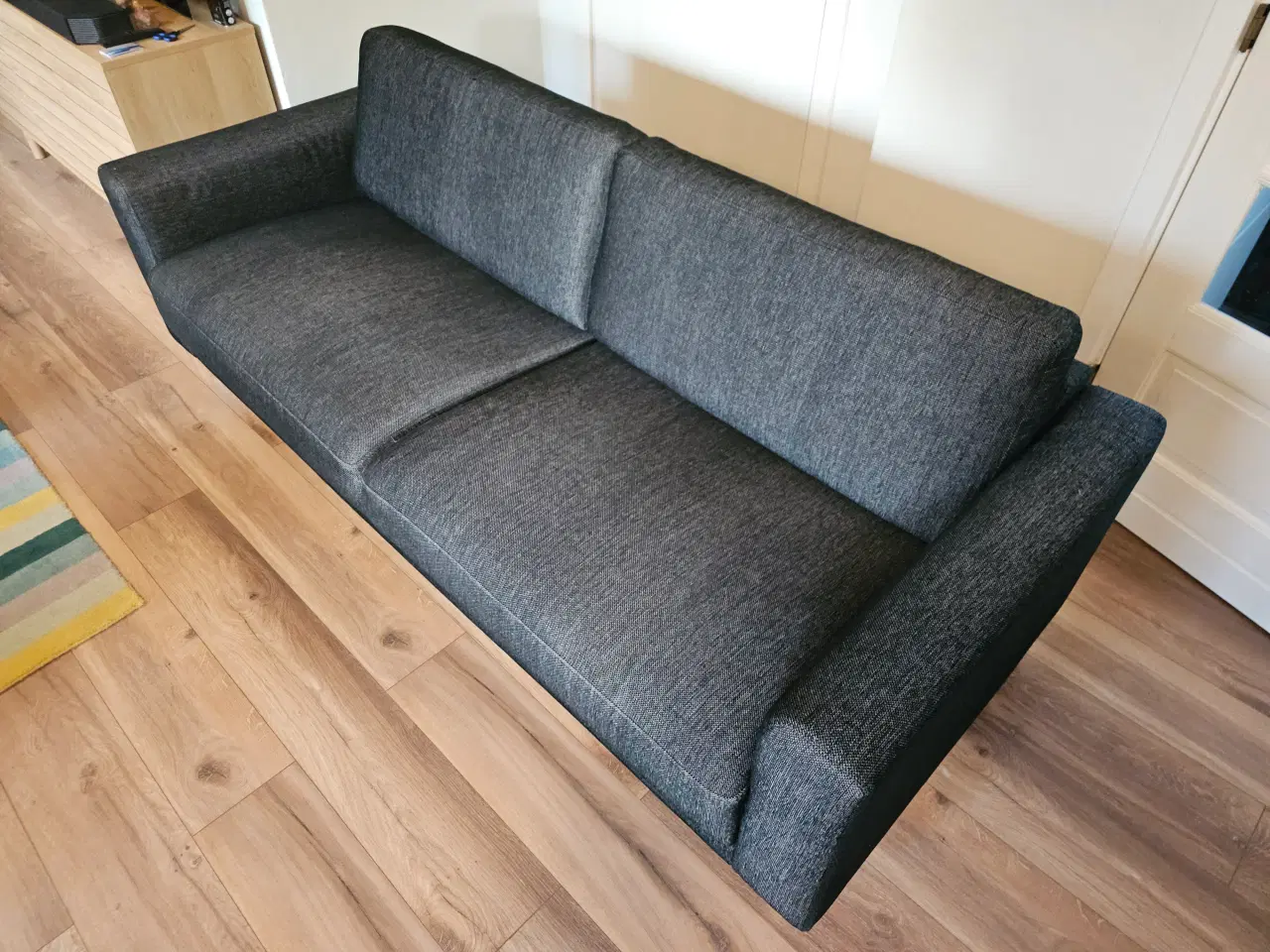 Billede 2 - Mørkegrå 3 Pers. Sofa – God Stand