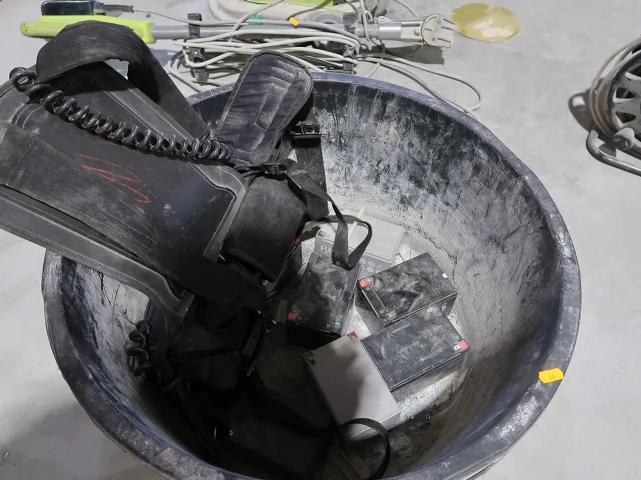 Billede 4 - Spand med rygsele med div. Batterier