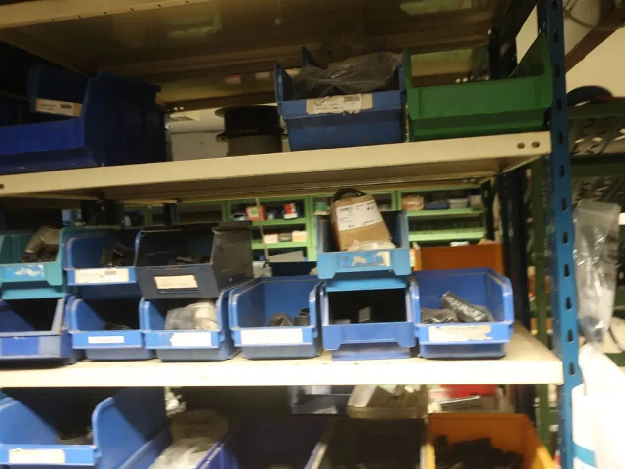 Billede 9 - 3 fag reoler inkl. indhold (se billeder)