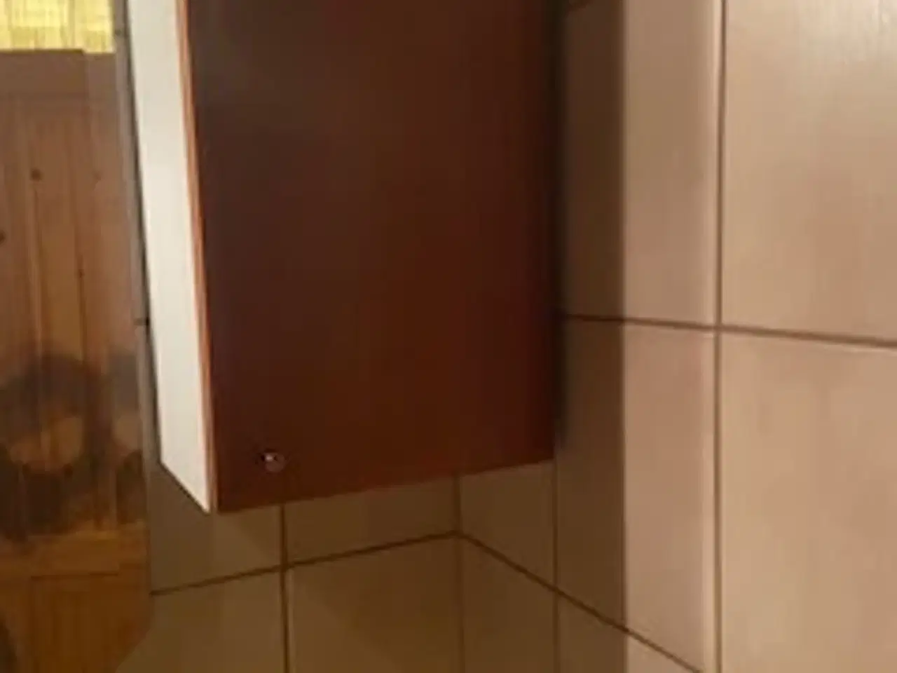 Billede 4 - Badeværelsesmøbel med låger i massiv kirsebærtræ o