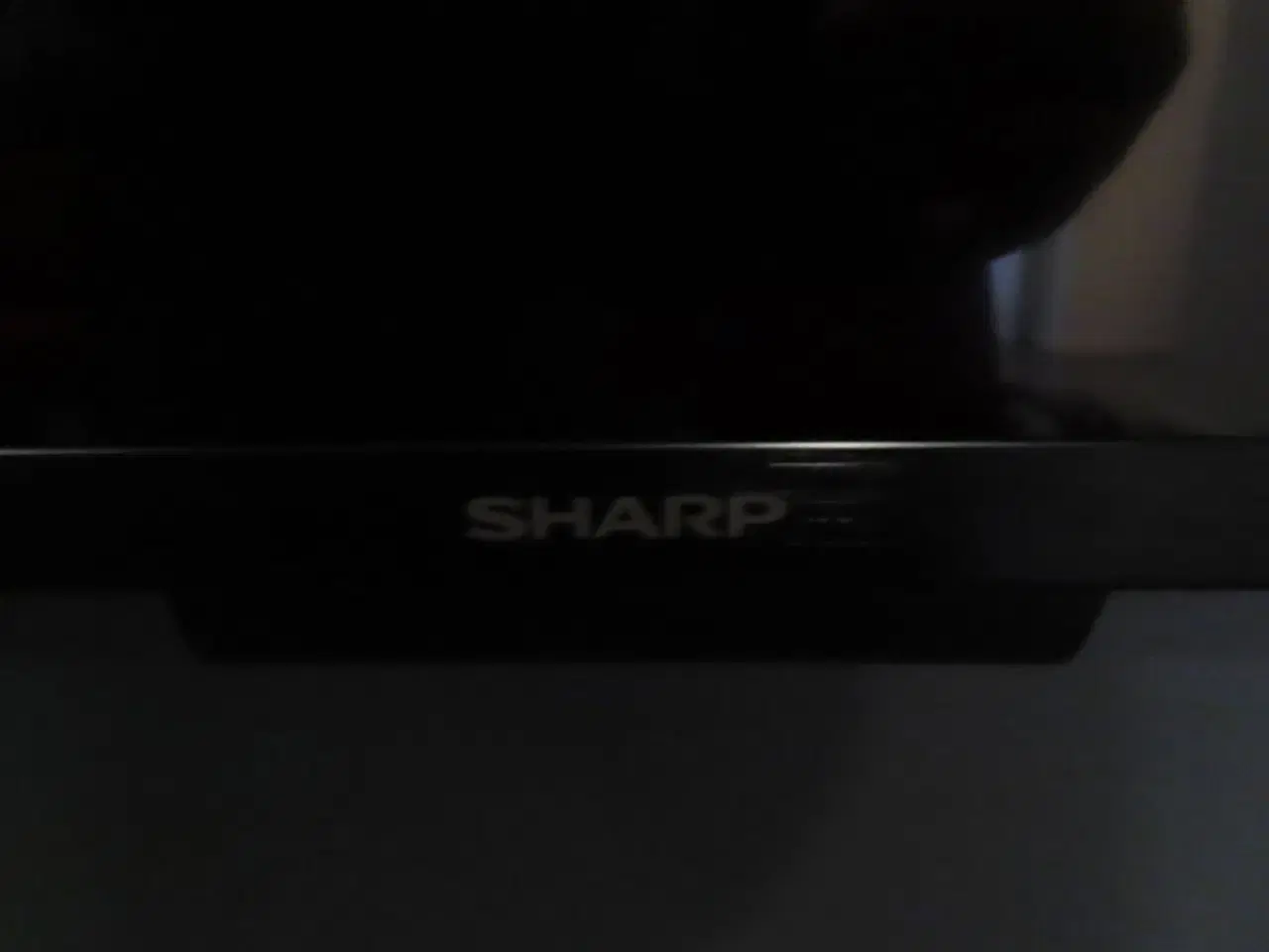 Billede 2 - 48" SMART TV, SHARP AQUOS med fjernbetjening og vægbeslag