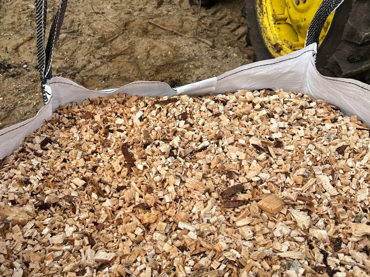 Billede 2 - Træflis i 1 m3 sæk