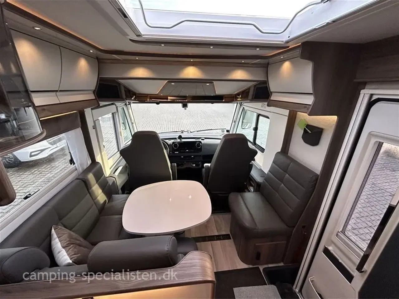 Billede 10 - 2025 - Kabe Travel Master Crown i760 LGB   Kabe Crown 760 LGB model 2025 på Mercedes kan nu ses hos Camping-Specialisten