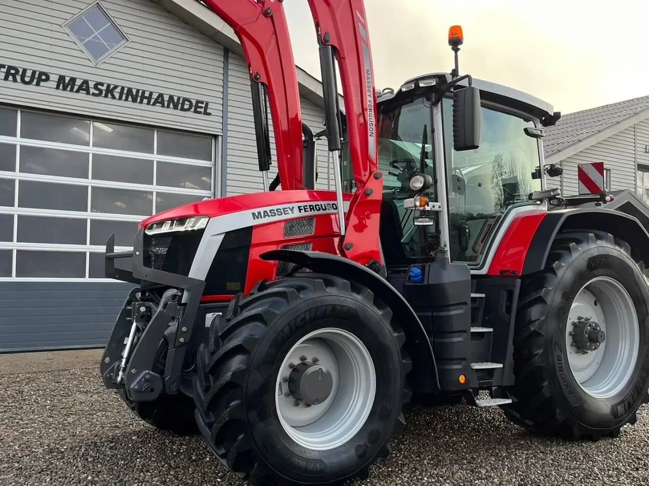 Billede 17 - Massey Ferguson 8S.245 Med stor frontlæsser. Dyna 7 Efficient. Kan leveres med GPS anlæg på.