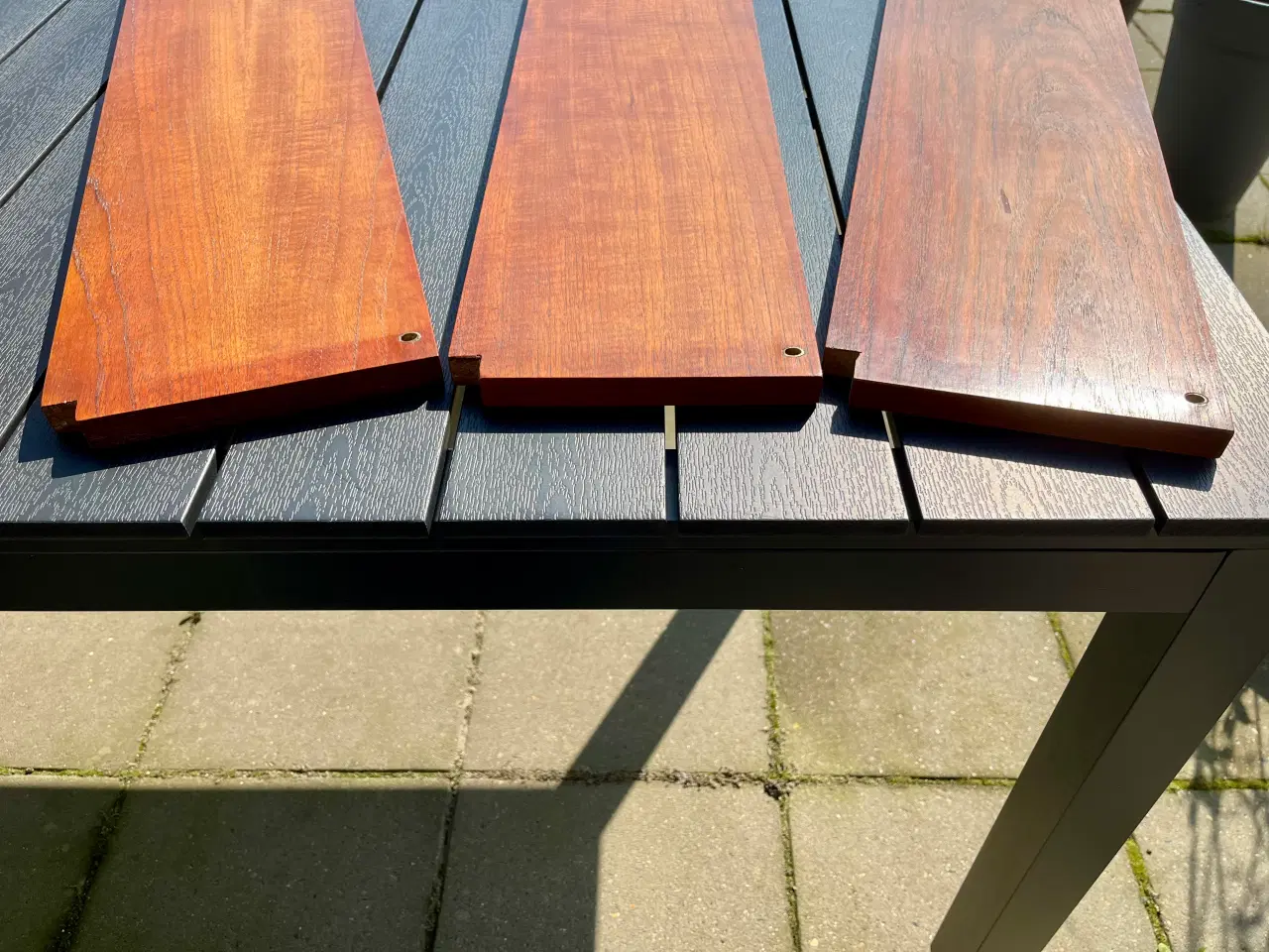 Billede 3 - Poul Cadovius teaktræshylder m. messingsindsats