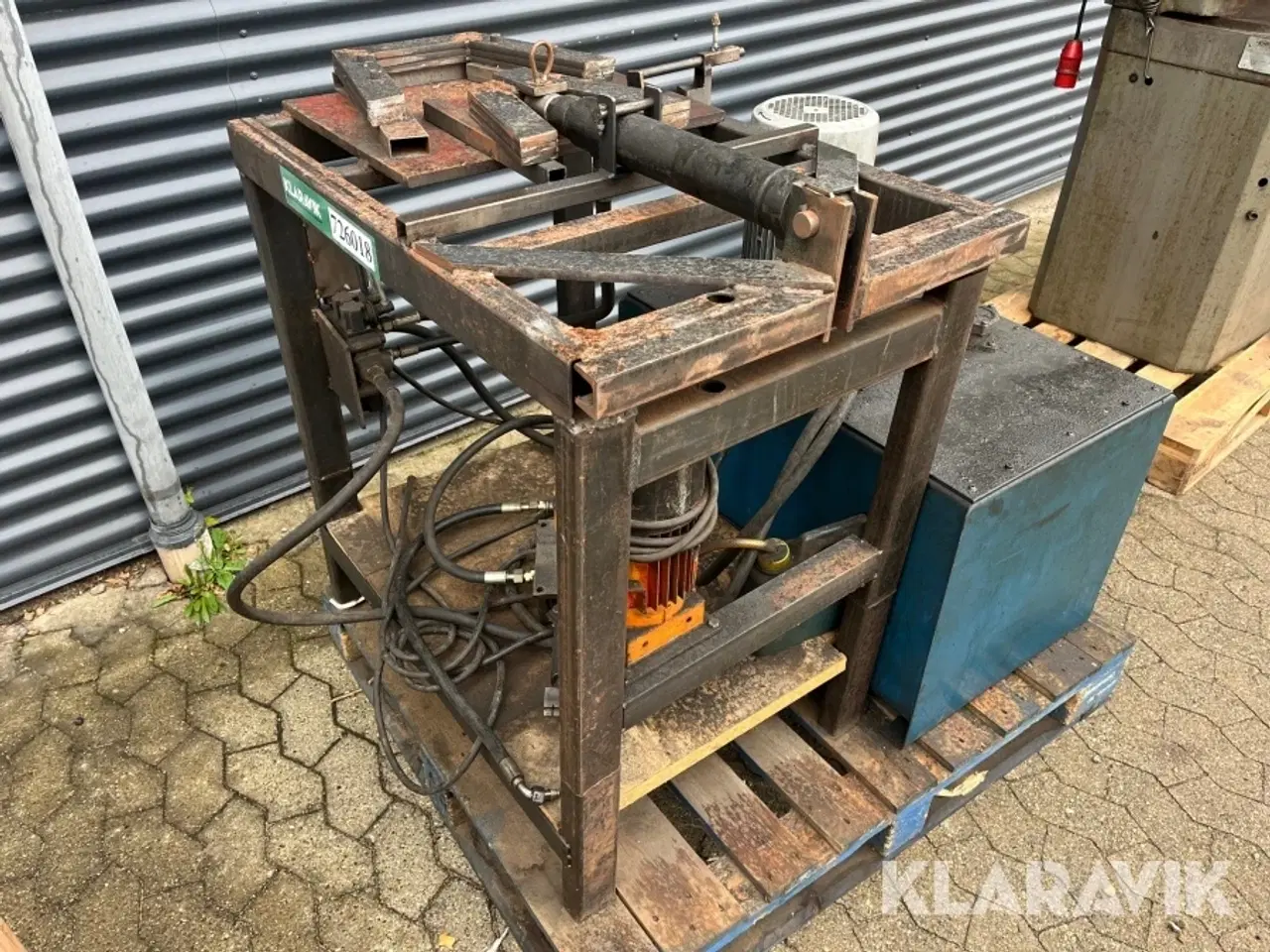 Billede 1 - Presse med hydraulikstation