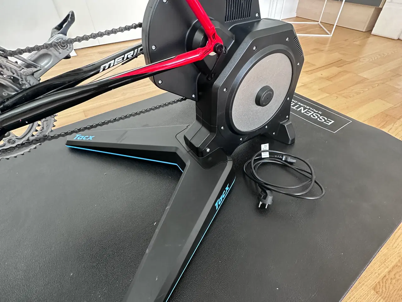 Billede 2 - Tacx Flux 2 med cykel og tilbehør 