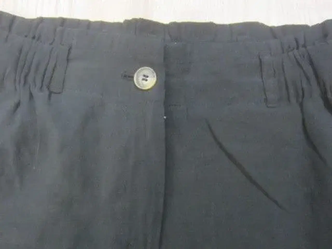 Billede 2 - Str. S, næsten nye sorte Mango bukser