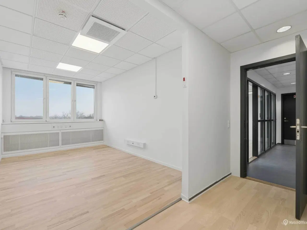 Billede 9 - Moderne og lyst laboratorium med kontor tæt på metro