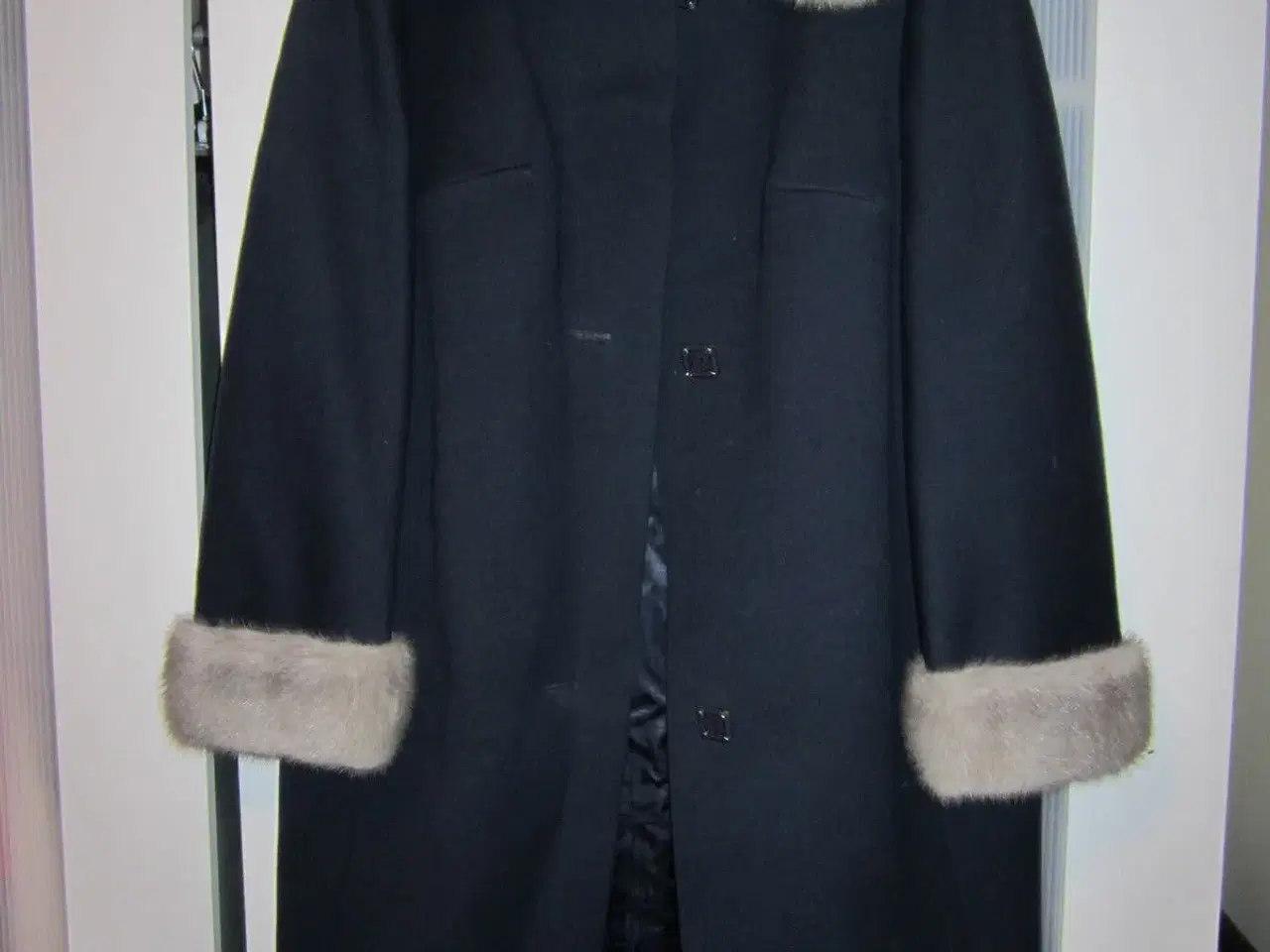 Billede 2 - Retro frakke i uld med mink