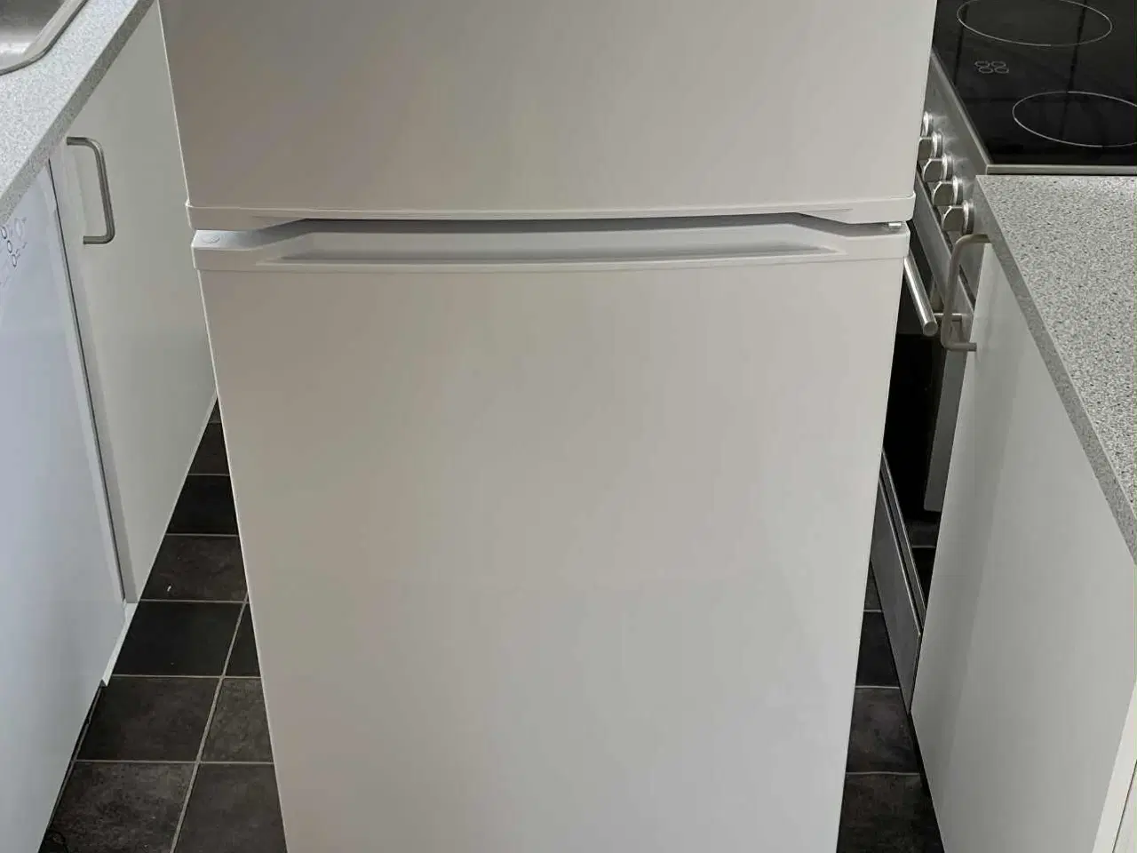 Billede 1 - Køleskab med fryser 143 cm i højde