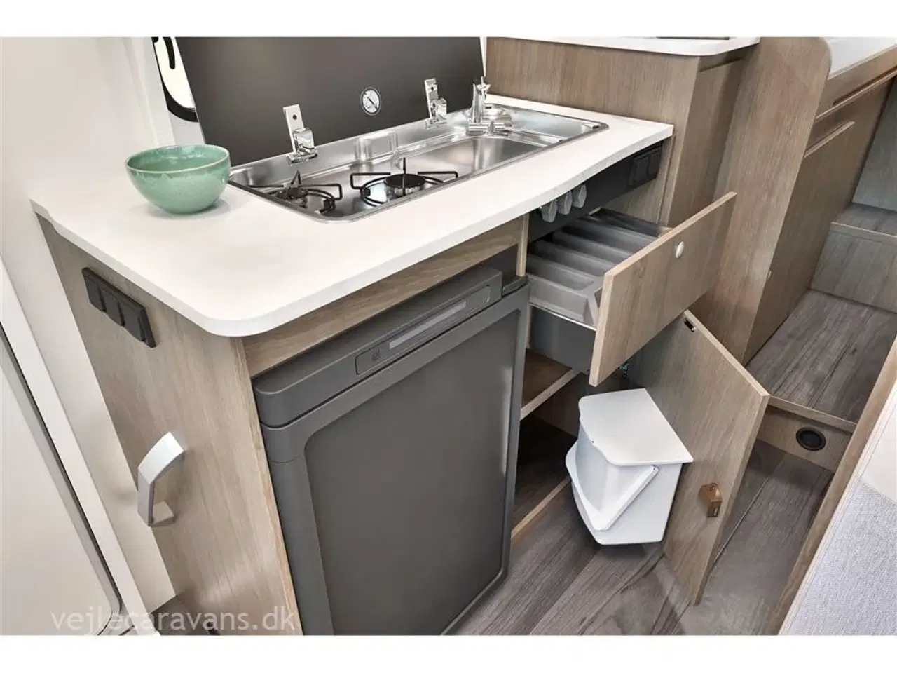 Billede 13 - 2026 - Carado V337 PRO+