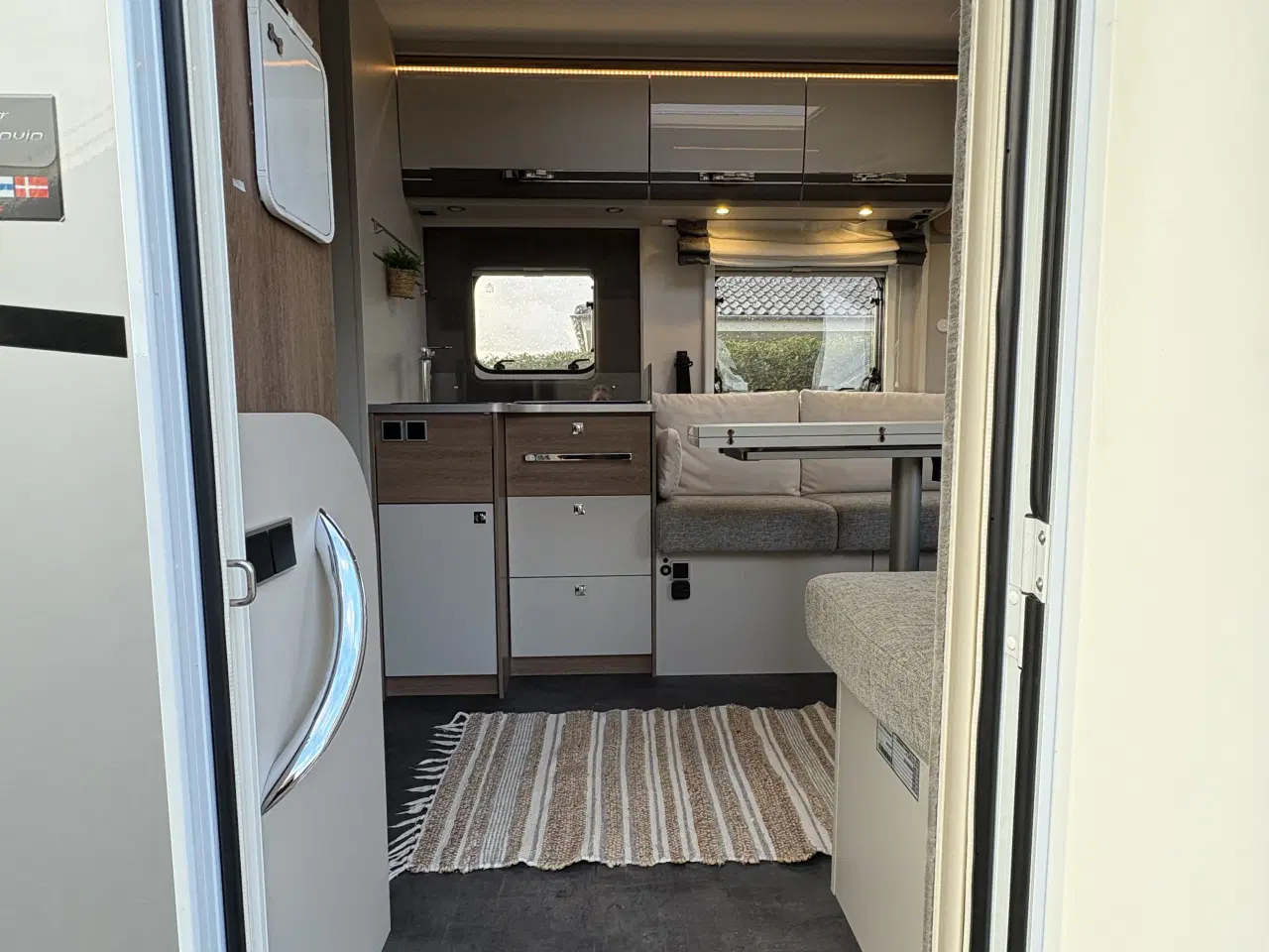 Billede 7 - Dethleffs I7057 EBL med face-to-face siddegruppe