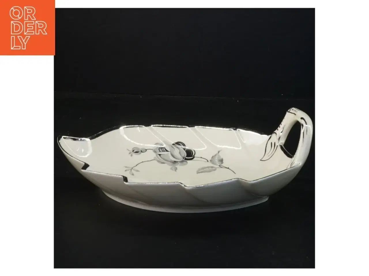 Billede 5 - 3 fade Sort Rose fra fra Kjøbenshavn Porcellains fabrik (str. 25 x 27 x 3 cm og 24 x 20 x 8 cm)