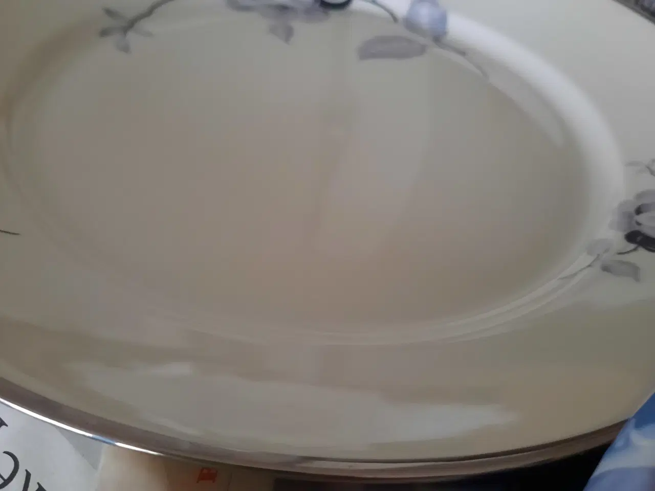 Billede 6 - Smukt spisestel med grå blomster