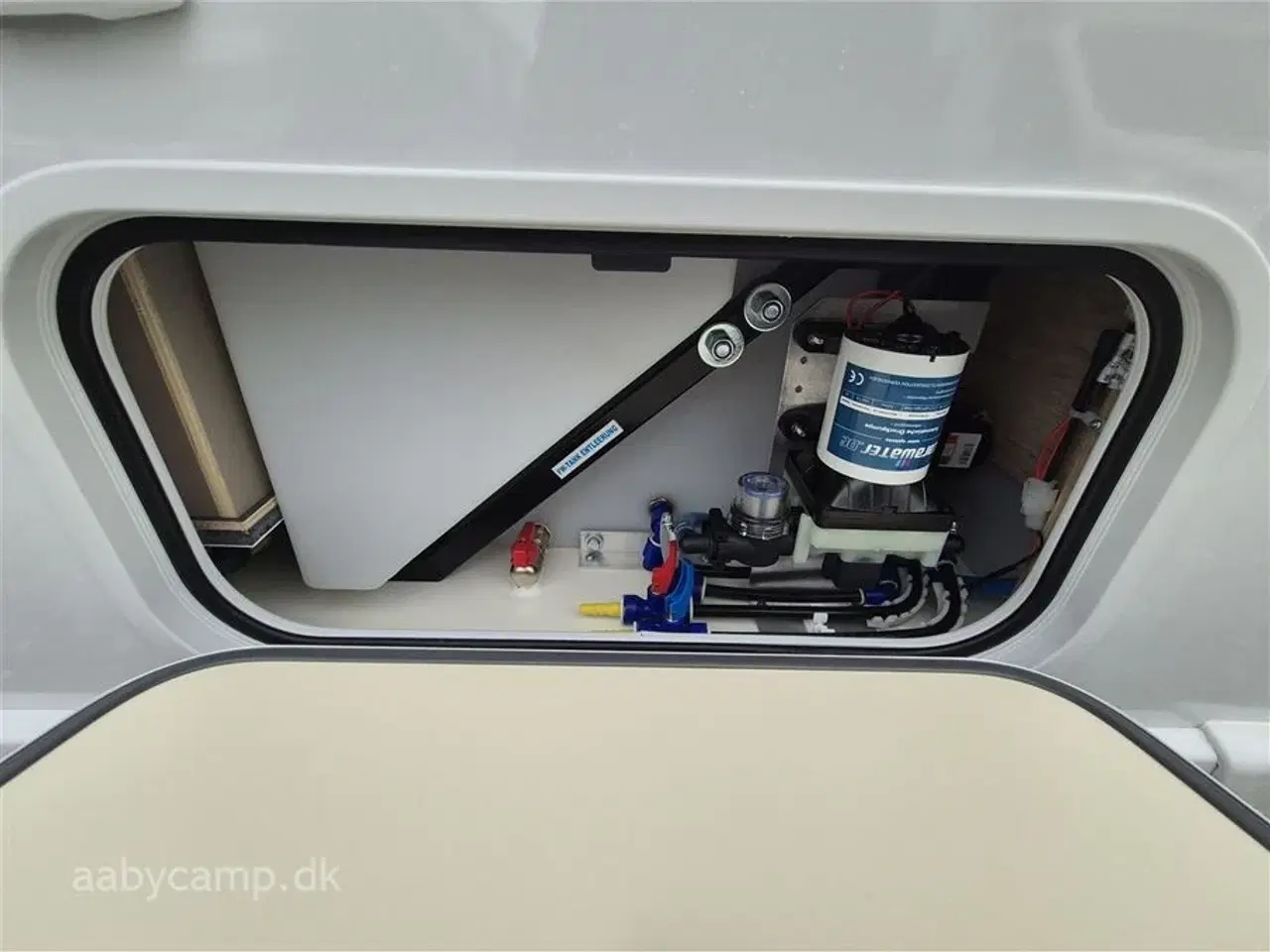 Billede 8 - 2026 - Euramobil Integra Line 720   Automatgear. Maxi Chassis 4400 Kg. 180 Hk. 90L Brændstoftank. Automatisk Klima. Lithium Batteri. Udendørs Bruser. Udvendigt Gasudtag.