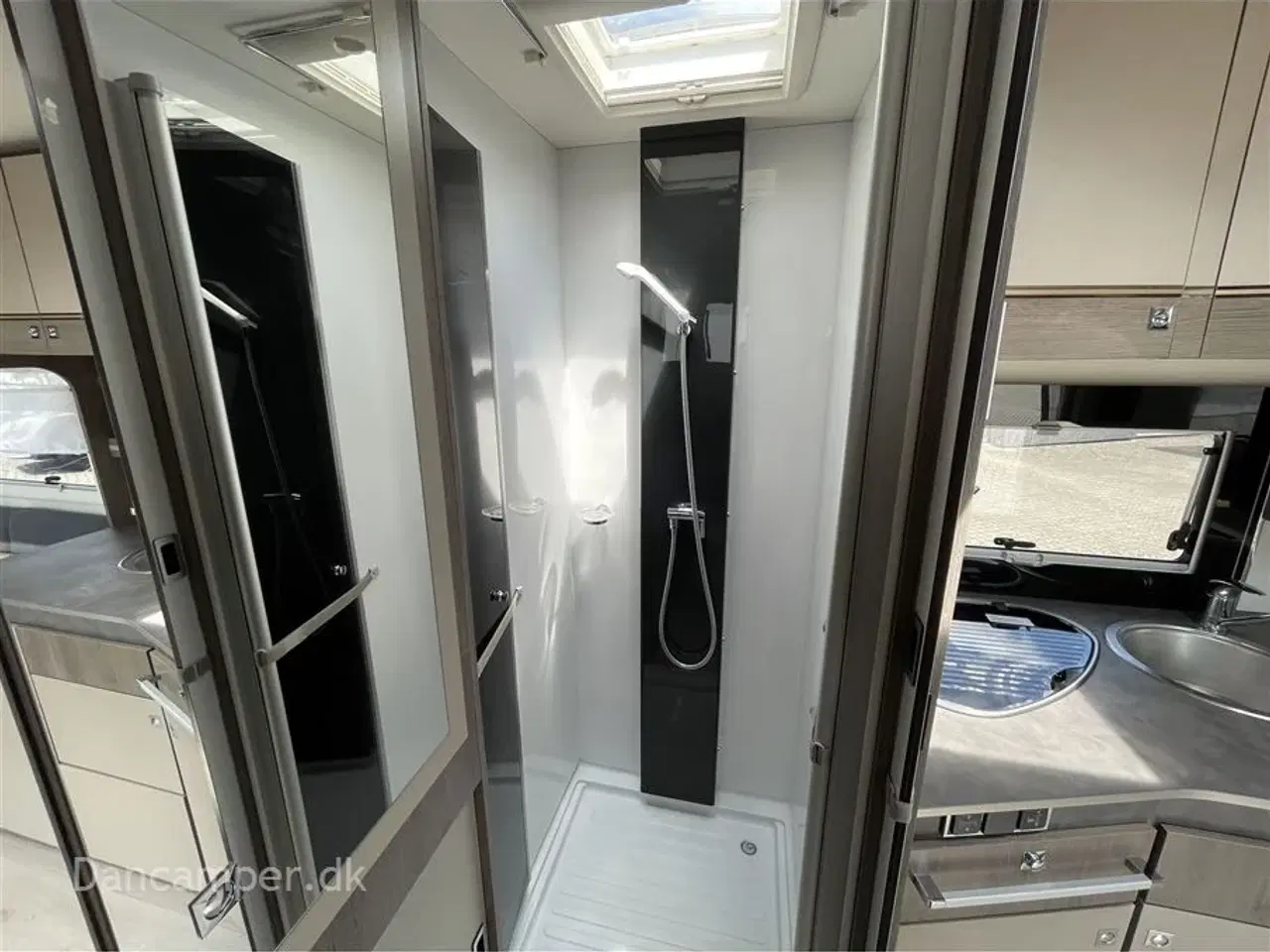 Billede 18 - 2020 - Chausson Titanium 640   Kommissionsbil. Lounge siddegruppe , Dobbeltseng, Populær model , 170Hk, 6-trins automatgear, solcelle, inverter 1500W