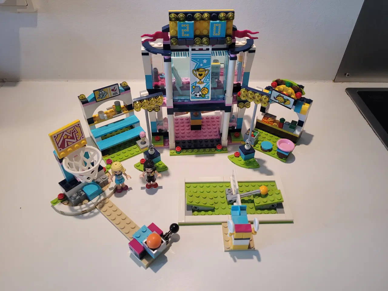 Billede 2 - Lego Friends, 41338 - Stephanies sportsarena