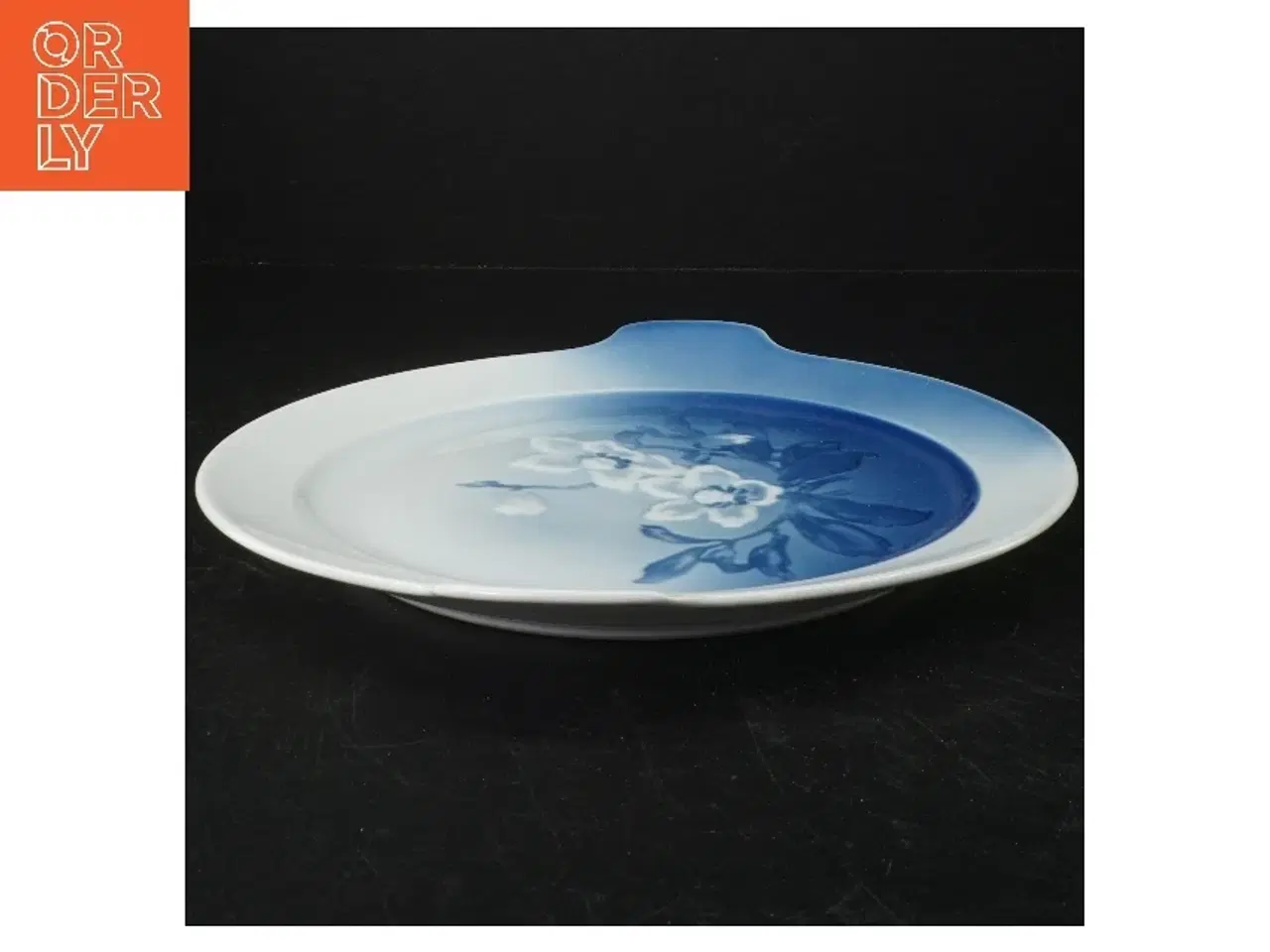 Billede 1 - Blå og hvid dekorativ porcelænstallerken fra Bing og Grøndal (str. Ø 26. cm)