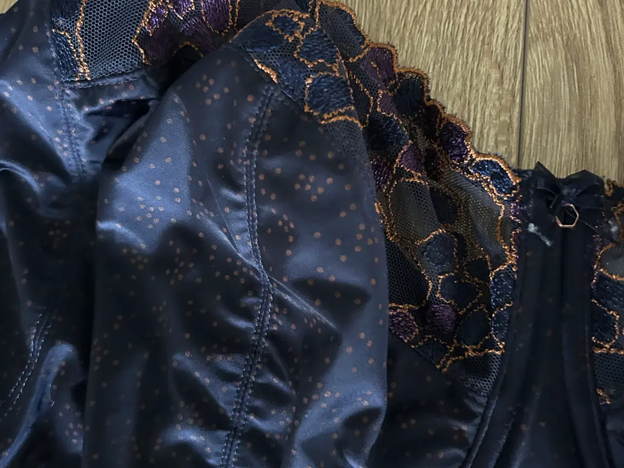 Billede 2 - Primadonna BH og trusser 95H/46