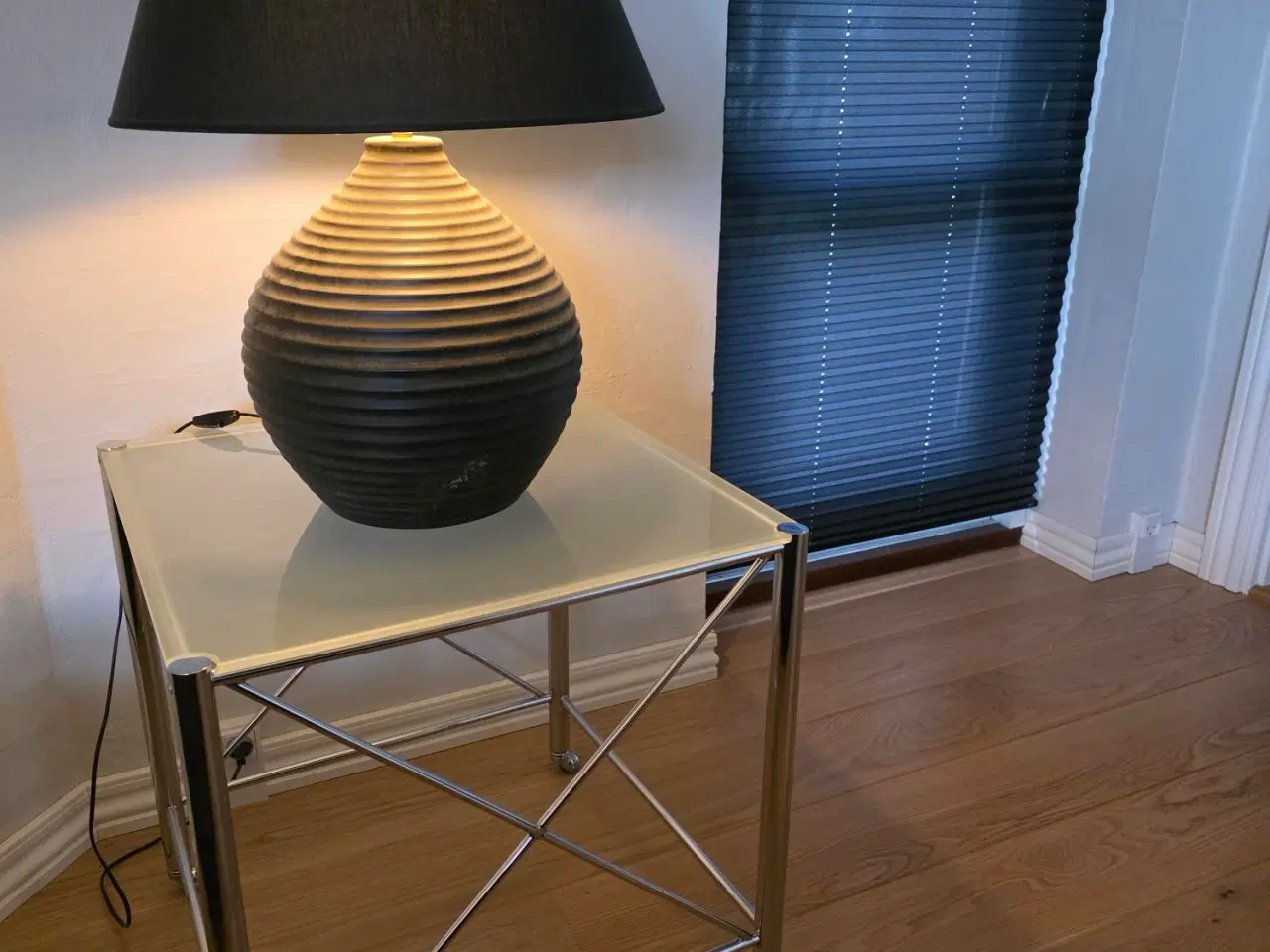 Billede 1 - Rullebord - 2 stk i krom og glasplade