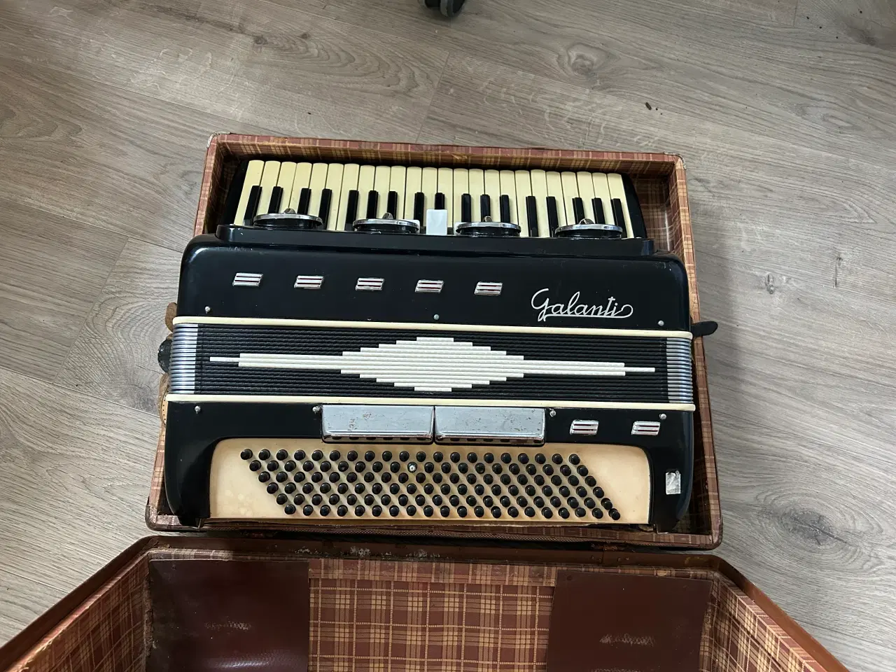 Billede 3 - Galanti Harmonika/ samleobjekt