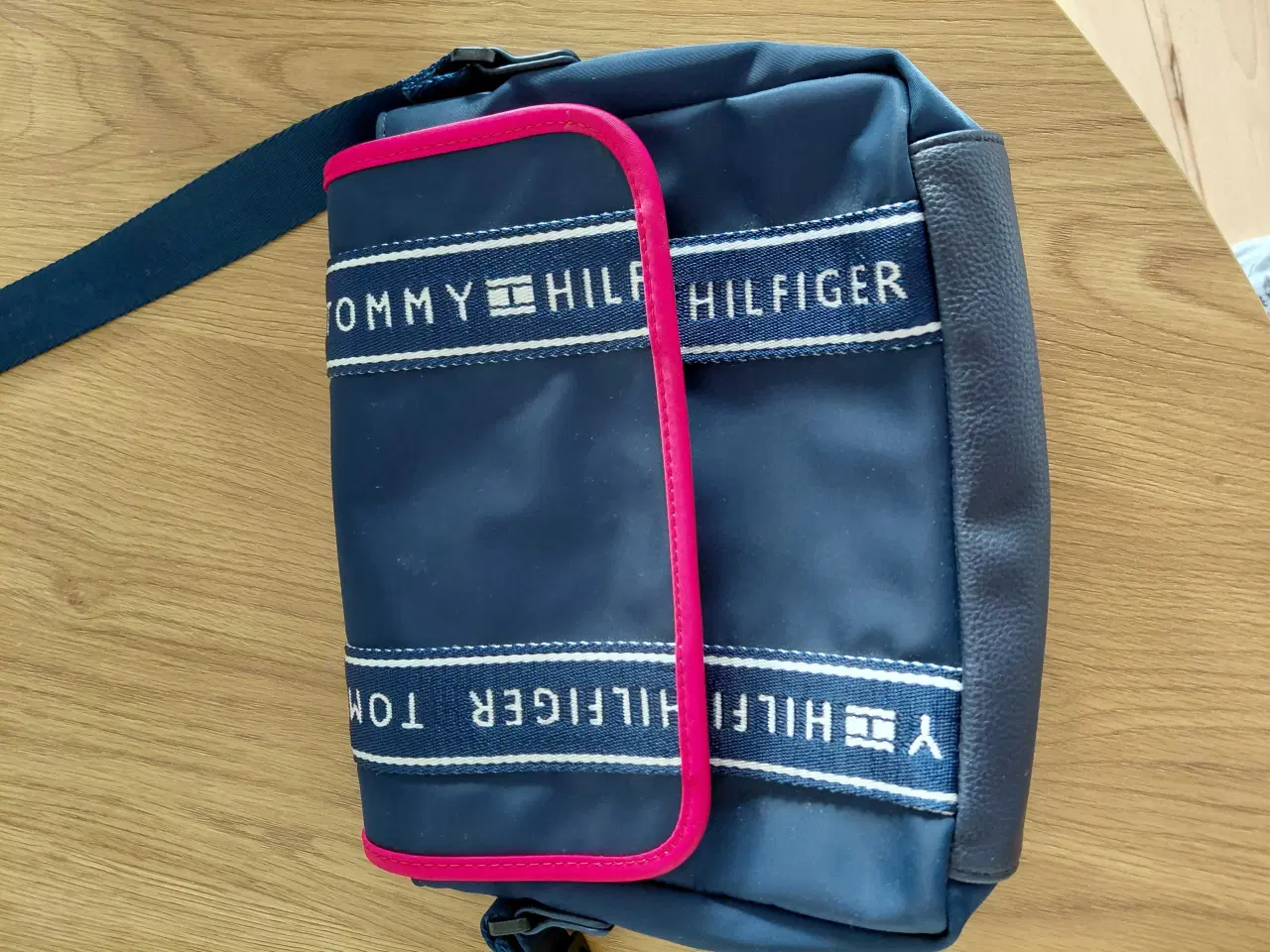 Billede 2 - Fin Tommy Hilfiger taske