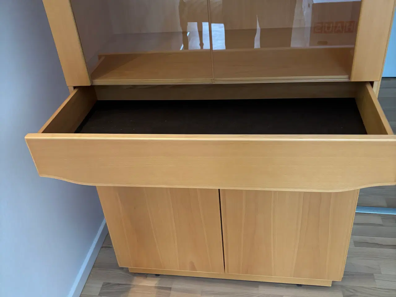 Billede 3 - Skovby Vitrineskab med 2 låger og skuffe