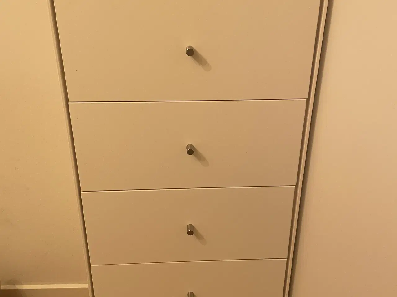 Billede 1 - Hvid kommode