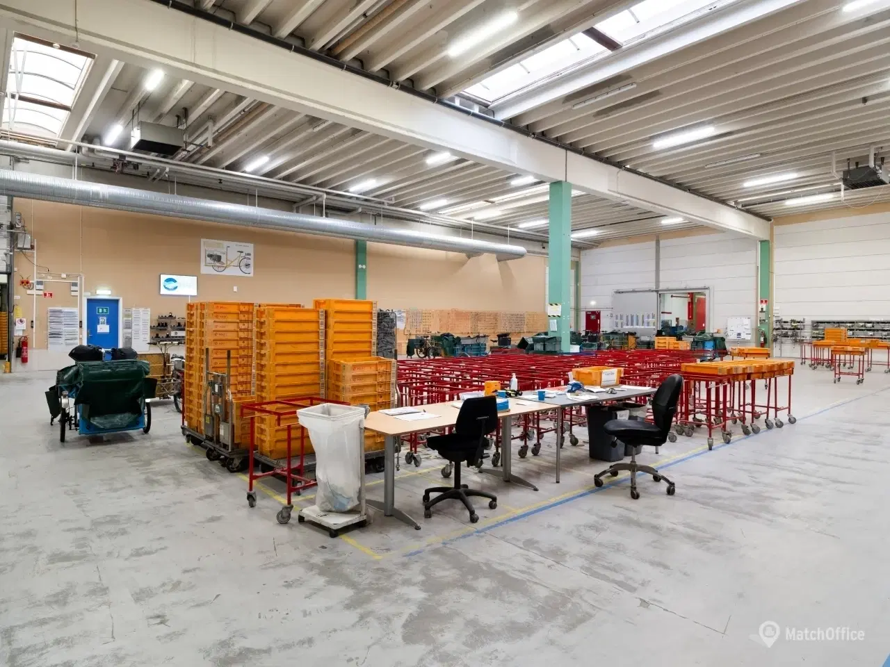 Billede 23 - Højloftet lager m. 26 porte