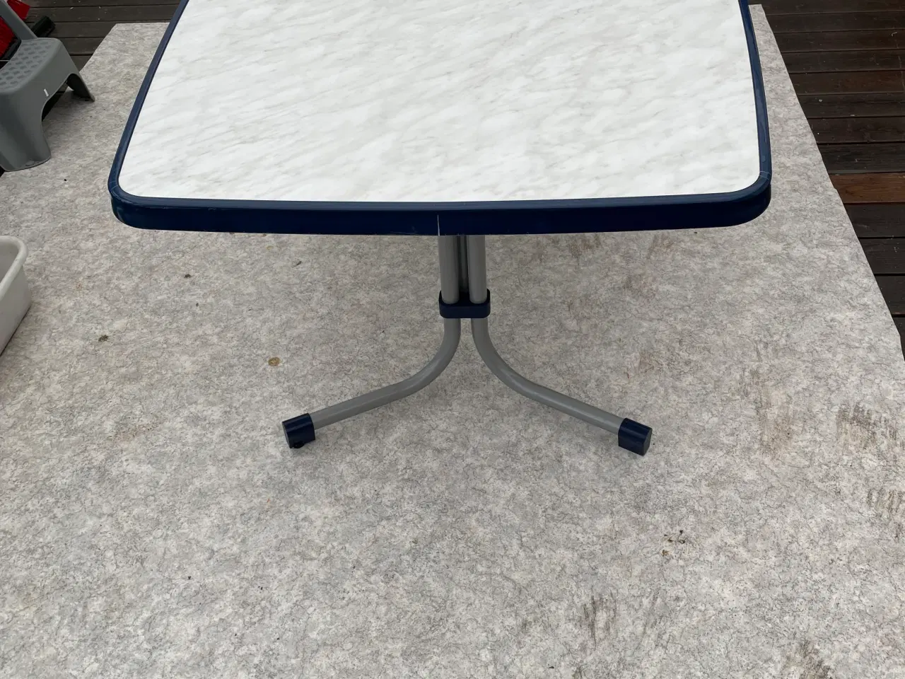 Billede 2 - Letvægt campingbord 