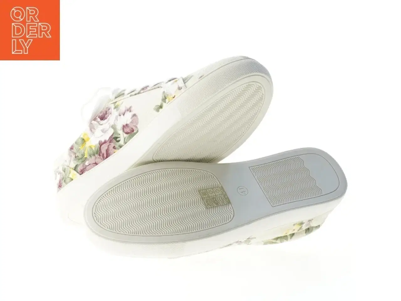 Billede 3 - Blomstertryk sneakers fra Cellbes (str. 41 )