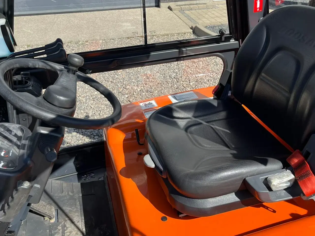 Billede 5 - Doosan D30 G med kabine og KUN 57 TIMER FRA NY, MED TIME GARENTI