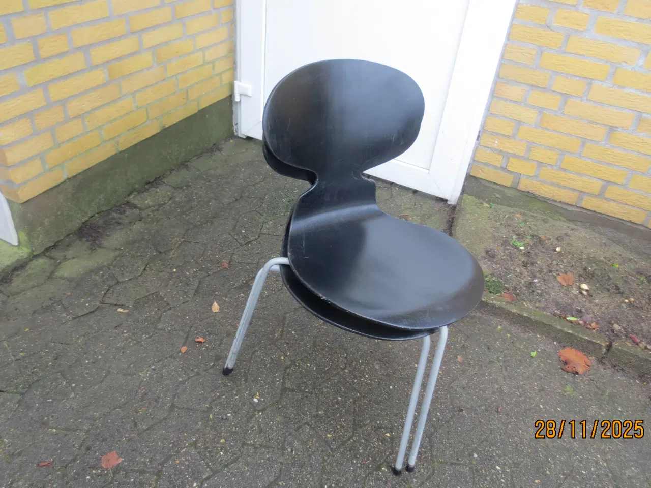 Billede 6 - 2 stk Myre stole Nummer 3100 med 3 ben 