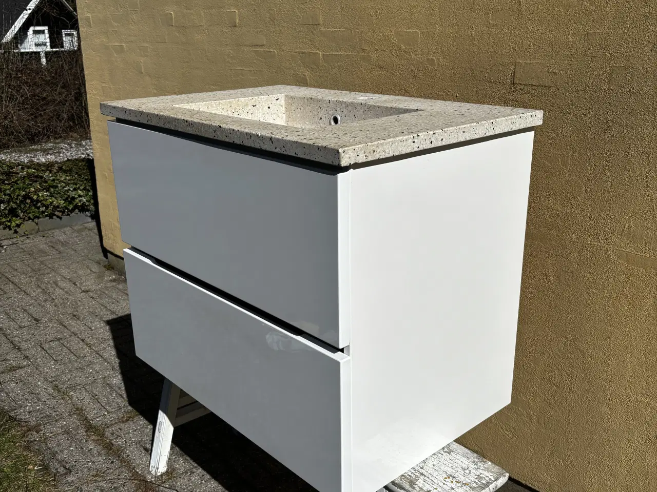 Billede 2 - Skab med vask 