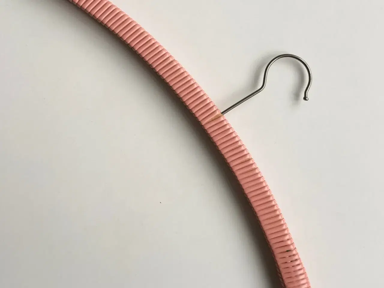 Billede 3 - Retro bøjle m plastbevikling, beige roser