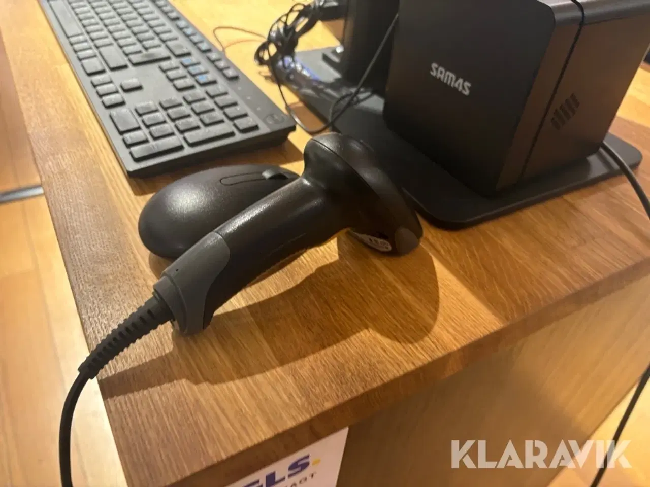 Billede 4 - Butiksinventat - kasseapparat, disk og indskudsborde