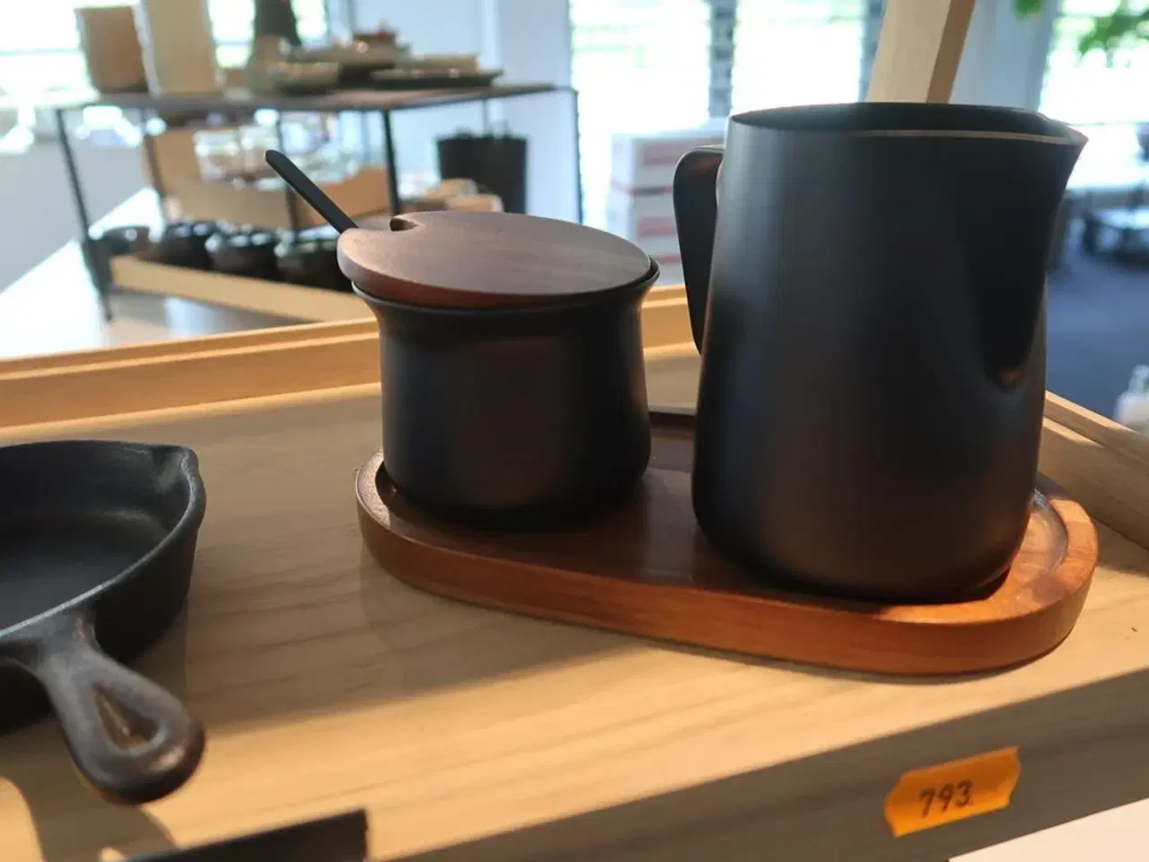 Billede 4 - Opsats med glas, minipander, mælkekande m.m.