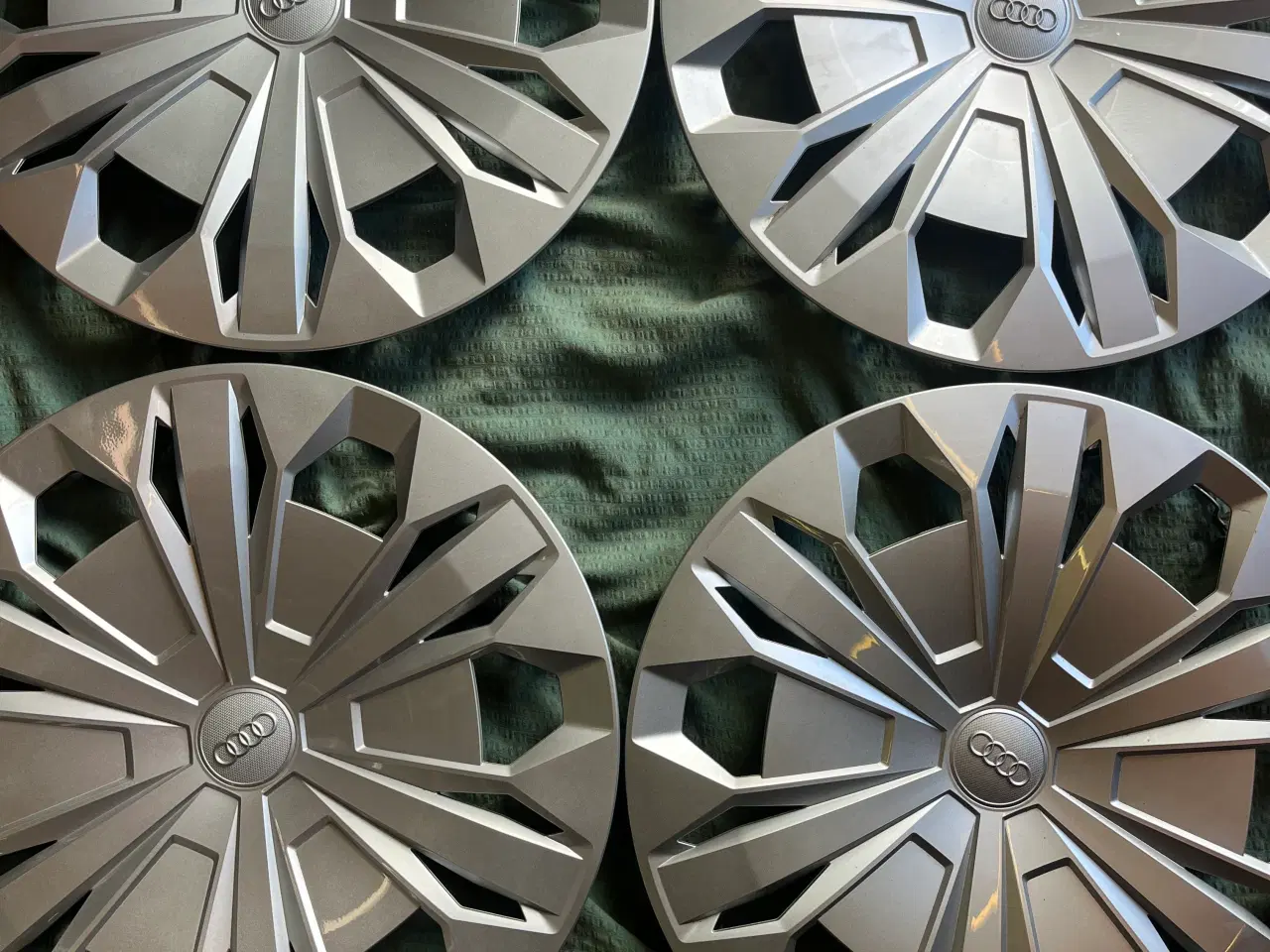 Billede 2 - Hjulkapsler AUDI Q3. 17"
