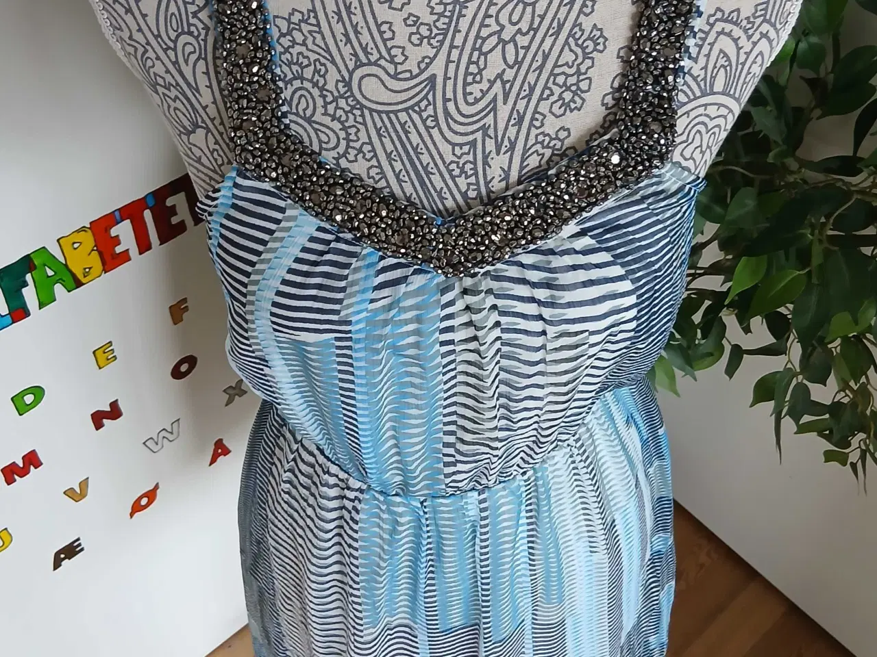 Billede 2 - Kjole. Vero Moda. Small/36