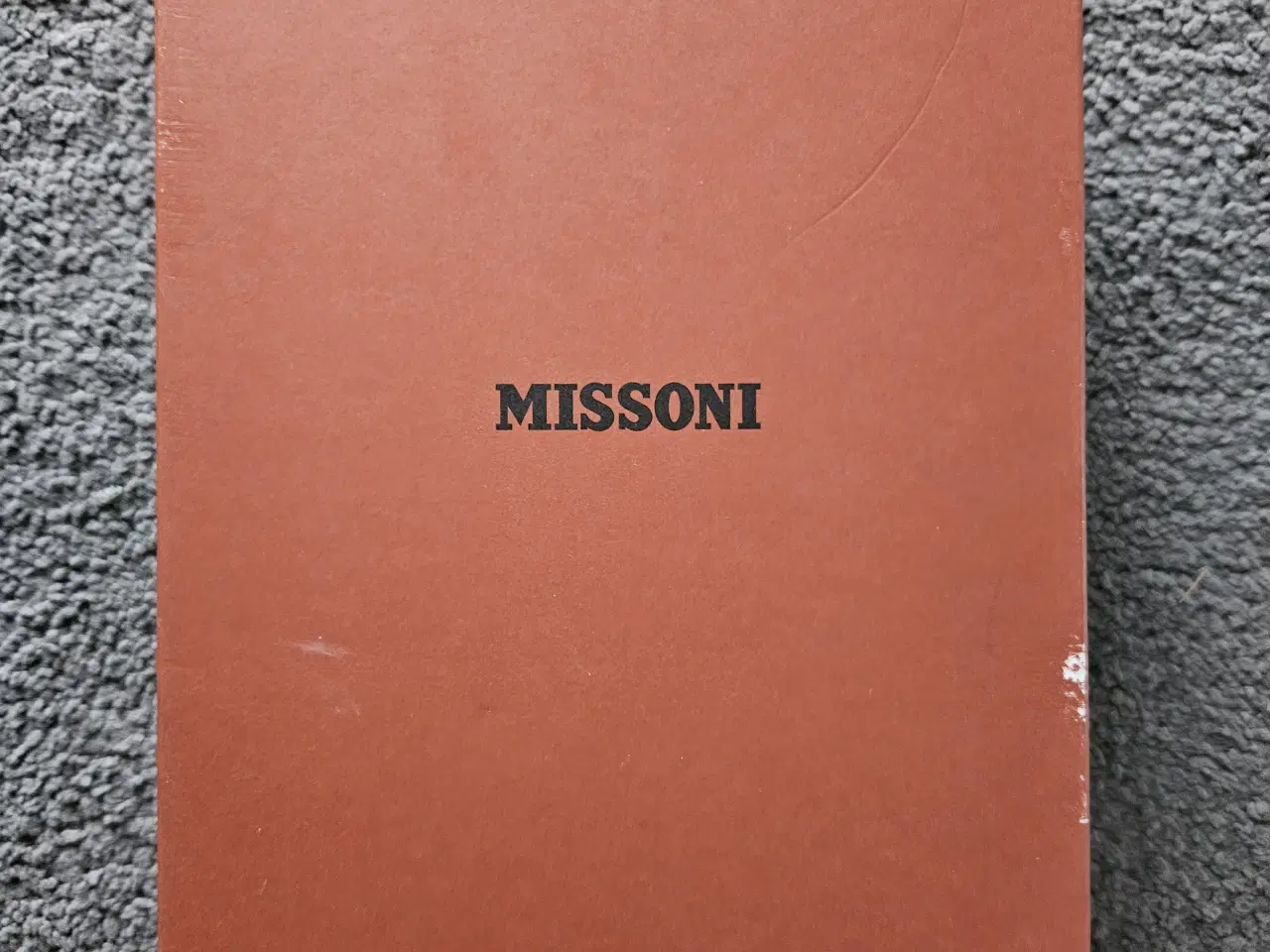 Billede 2 - Missoni tekstilpump med bordeau hæl.