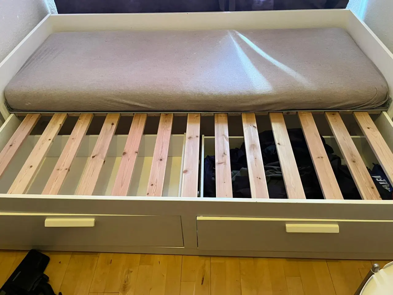 Billede 2 - Senge/spisebord/stuebord/sofa/tv bord
