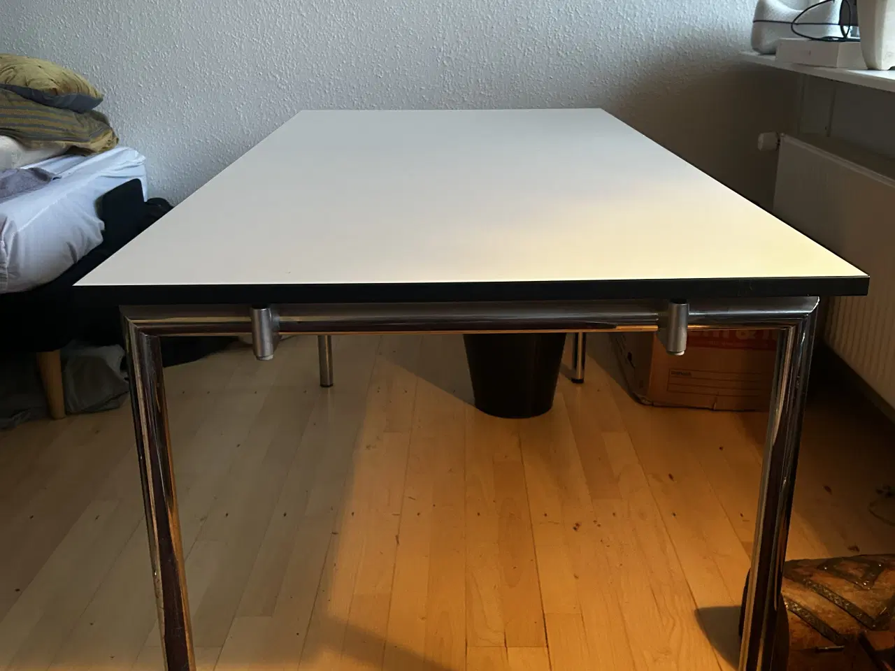 Billede 1 - Arbejdsbord/spisebord med stålben 